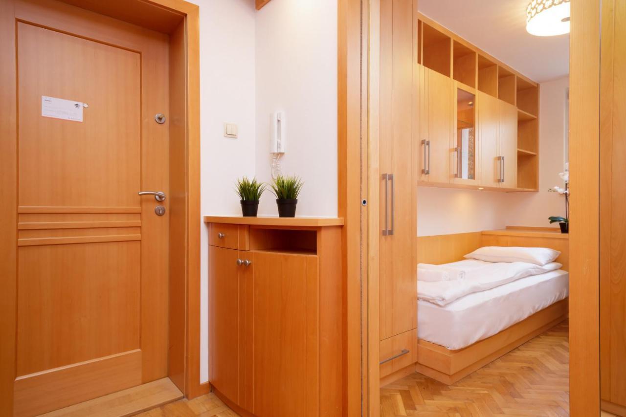 Two-Bedroom Family Apartment Esperanto Next To Klif By Noclegi Renters Warschau Buitenkant foto