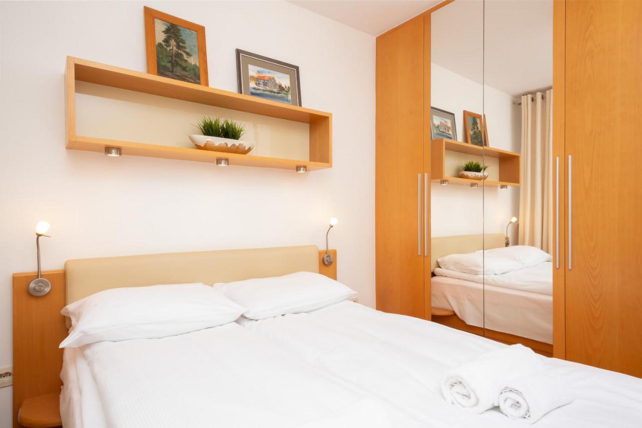 Two-Bedroom Family Apartment Esperanto Next To Klif By Noclegi Renters Warschau Buitenkant foto