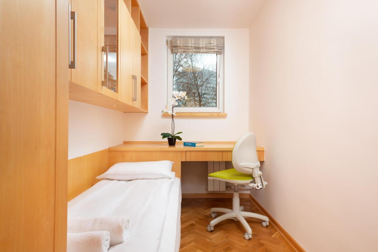 Two-Bedroom Family Apartment Esperanto Next To Klif By Noclegi Renters Warschau Buitenkant foto