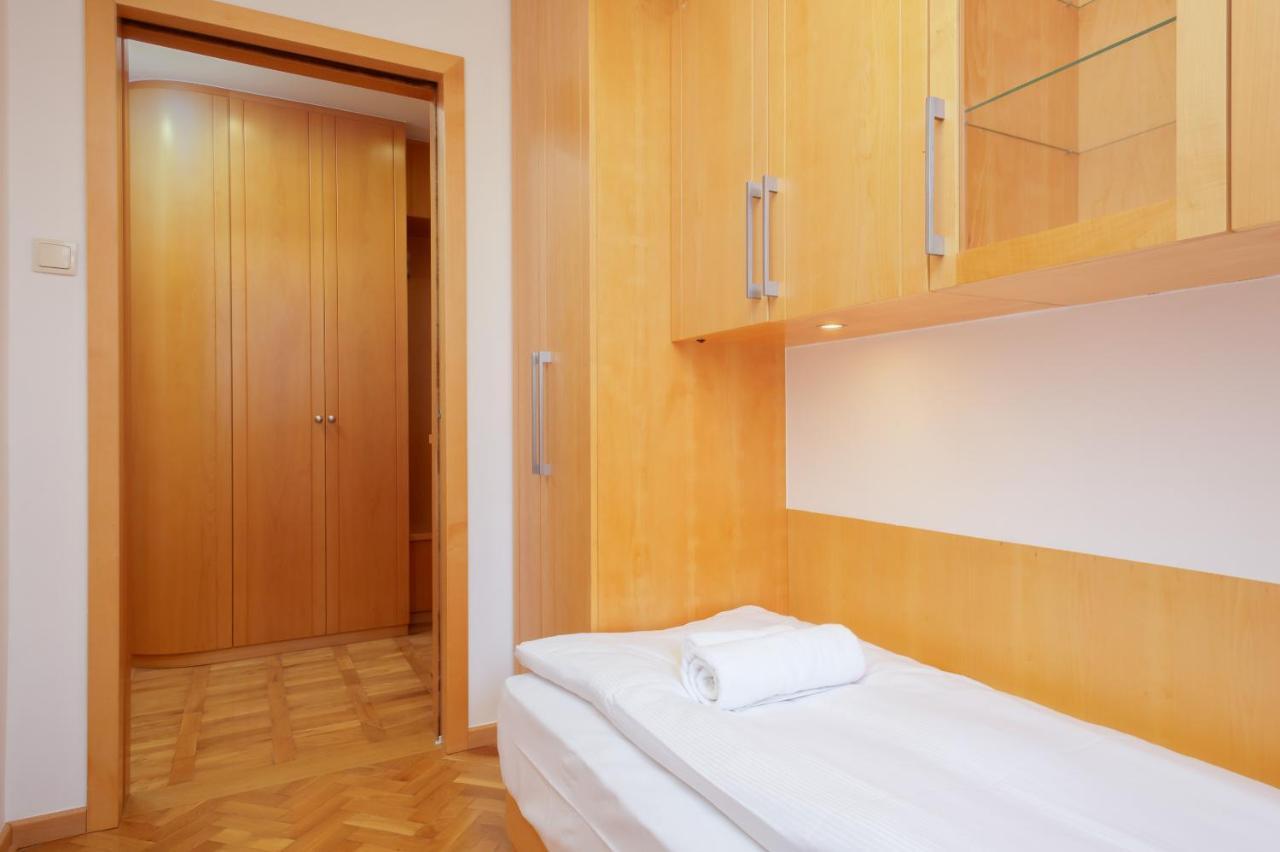 Two-Bedroom Family Apartment Esperanto Next To Klif By Noclegi Renters Warschau Buitenkant foto